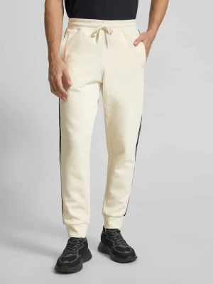 Spodnie dresowe o kroju regular fit z tunelem model ‘Train’ EA7 Emporio Armani