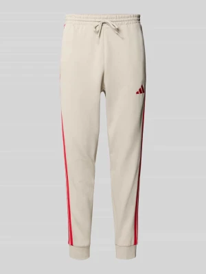 Spodnie dresowe o kroju regular fit z wyhaftowanym logo adidas Sportswear