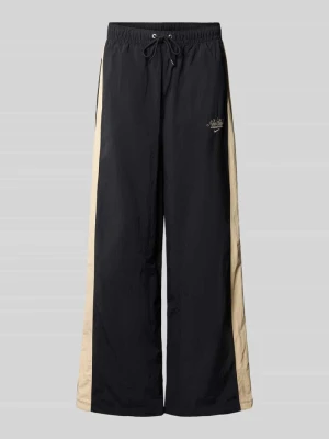 Spodnie dresowe o kroju relaxed fit z detal z logo Nike Czarny