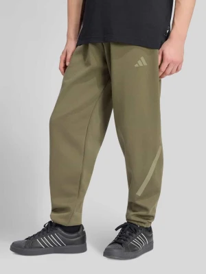 Spodnie dresowe o kroju relaxed fit z mieszanki bawełny Adidas Oliwkowy