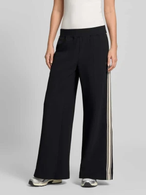 Spodnie dresowe o kroju relaxed fit z mieszanki bawełny Fabletics Czarny