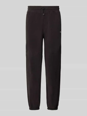 Spodnie dresowe o kroju relaxed fit z nadruk z logo model 'PUMATECH' Czarny