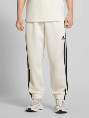 Spodnie dresowe o kroju relaxed fit z wyhaftowanym logo model ‘Stadium’ ADIDAS SPORTSWEAR