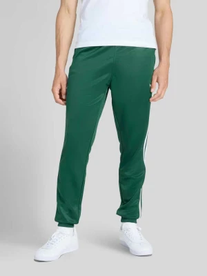 Spodnie dresowe o kroju slim fit z paski w kontrastowym kolorze adidas Originals