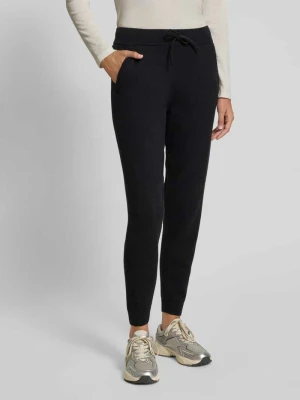 Spodnie dresowe o kroju slim fit z wiskozy Christian Berg Woman