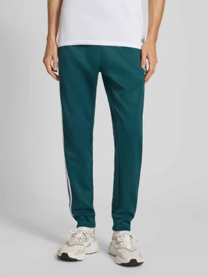 Spodnie dresowe o kroju slim fit z wyhaftowanym logo adidas Originals