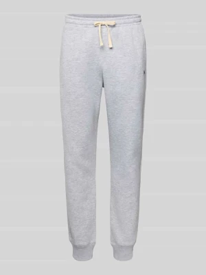 Spodnie dresowe o kroju slim fit z wyhaftowanym logo REVIEW