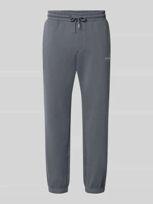 Spodnie dresowe o kroju straight fit z mieszanki bawełny model 'Kane' Jack&Jones Jasnoszary