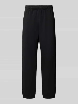 Spodnie dresowe o kroju straight fit z mieszanki bawełny z wpuszczanymi kieszeniami Urban Classics czarny