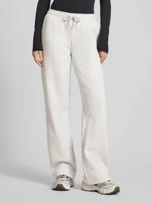 Spodnie dresowe o kroju straight fit z tunelem Gina Tricot