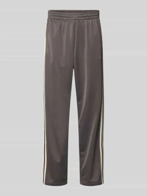 Spodnie dresowe o kroju straight fit z wyhaftowanym logo model ‘Firebird’ adidas Originals