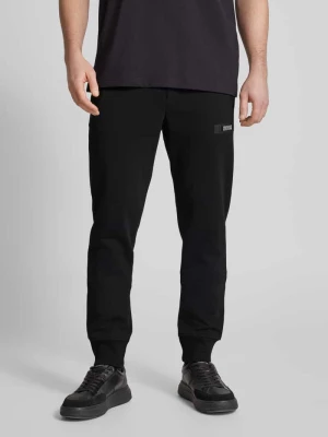 Spodnie dresowe o kroju tapered fit z naszywką z logo Versace Jeans Couture