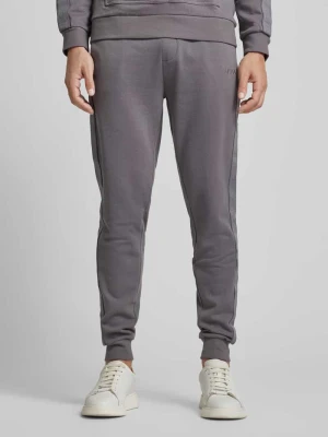Spodnie dresowe o kroju tapered fit z wyhaftowanym logo HUGO