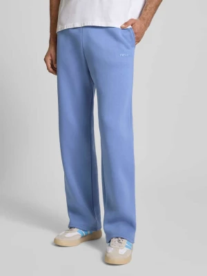 Spodnie dresowe o luźnym kroju z kieszeniami po bokach REVIEW