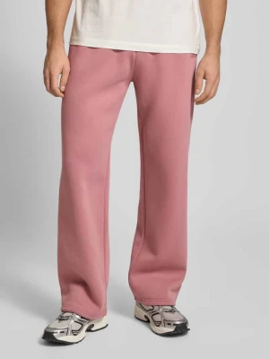 Spodnie dresowe o luźnym kroju z kieszeniami po bokach REVIEW