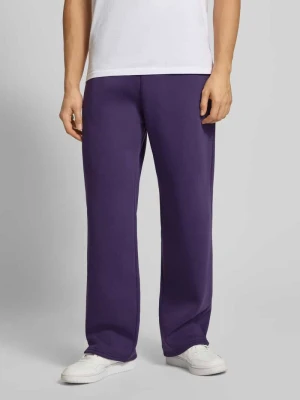 Spodnie dresowe o luźnym kroju z kieszeniami po bokach REVIEW