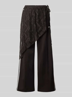 Spodnie dresowe o luźnym kroju z mieszanka bawełny model '2IN1 LACE FIREBIRD' adidas Originals Ciemnobrązowy