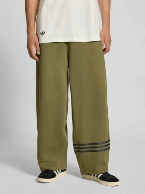 Spodnie dresowe o szerokim kroju z aplikacją logo model ‘LO’ adidas Originals