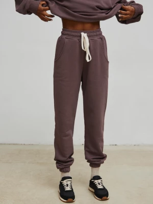 Spodnie dresowe typu jogger w kolorze BROWNIE CAKE - DRIPS-S Marsala