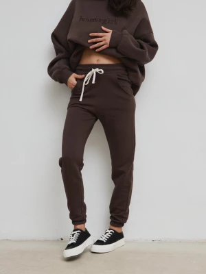 Spodnie dresowe typu jogger w kolorze CHOCOLATE - DRIPS-XS Marsala