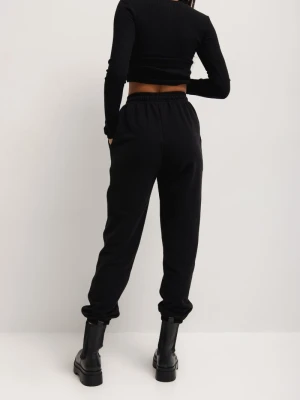 Spodnie dresowe w kolorze TOTALLY BLACK - JOLLY-S Marsala