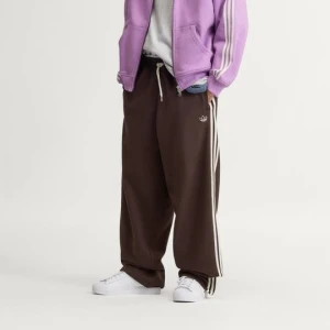 Spodnie dresowe z nogawkami bez ściągaczy i 3 paskami adiSignature Adidas beżowy