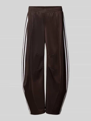 Spodnie dresowe z paskami w kontrastowym kolorze adidas Originals
