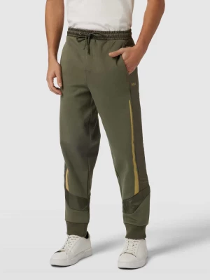 Spodnie dresowe z wpuszczanymi kieszeniami model ‘Hadikon’ BOSS Green