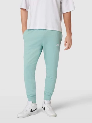 Spodnie dresowe z wyhaftowanym logo model ‘club’ Nike