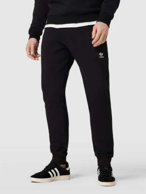 Spodnie dresowe z wyhaftowanym logo model ‘ESSENTIALS’ adidas Originals