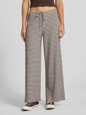 Spodnie dresowe ze wzorem w paski i elastycznym pasem Gina Tricot