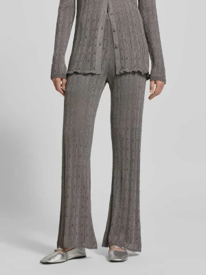 Spodnie dzianinowe o kroju relaxed fit z dodatkiem wiskozy Jake*s Collection