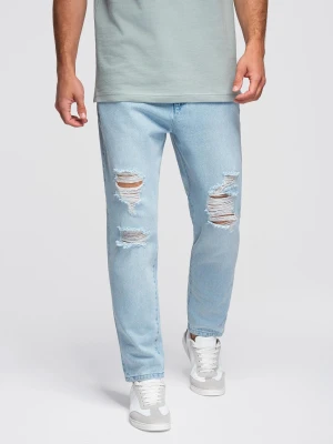 Spodnie jeansowe męskie CARROT FIT z przetarciami – jasnoniebieskie V1 - Rozmiar: S Ombre Clothing