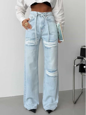 Spodnie jeansy z przetarciami EZRA - jasny jeans  magmac 