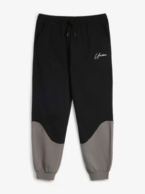 Spodnie joggingowe z miękkiej bawełny organicznej BonPrix czarny