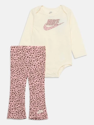 Spodnie legginsy Nike różowy