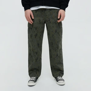 Spodnie loose fit z kieszeniami cargo i nadrukiem khaki House