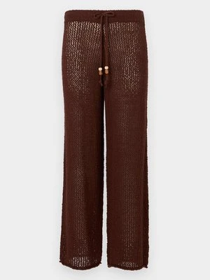 Spodnie materiałowe Abercrombie & Fitch brązowy