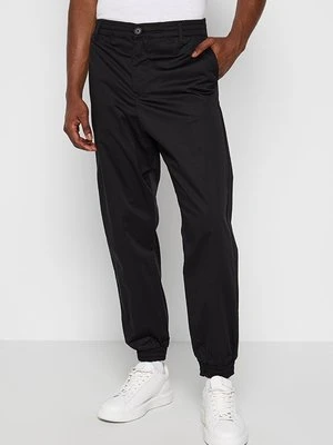 Spodnie materiałowe Armani Exchange