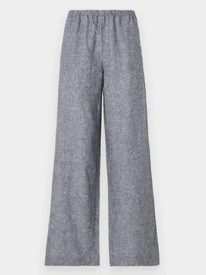 Spodnie materiałowe Armani Exchange