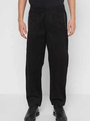 Spodnie materiałowe Armani Exchange