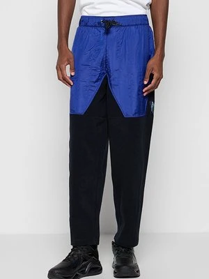 Spodnie materiałowe Armani Exchange