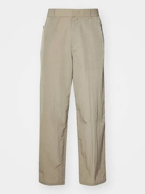 Spodnie materiałowe Armani Exchange