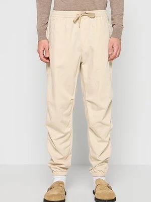 Spodnie materiałowe Armani Exchange