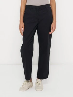 Spodnie materiałowe Armani Exchange
