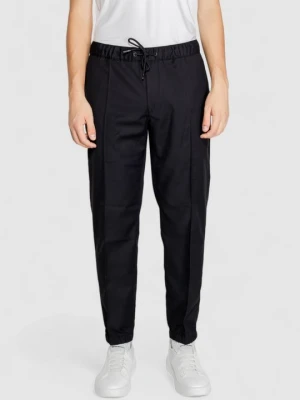 Spodnie materiałowe Armani Exchange czarny