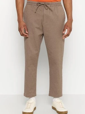 Spodnie materiałowe ARMEDANGELS