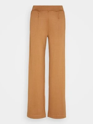 Spodnie materiałowe b.Young