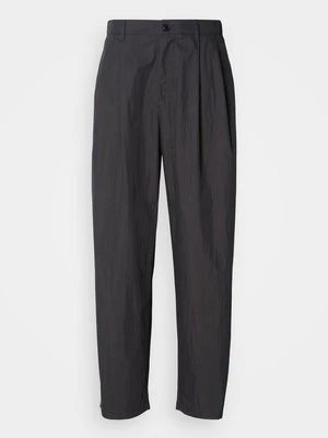 Spodnie materiałowe Calvin Klein czarny