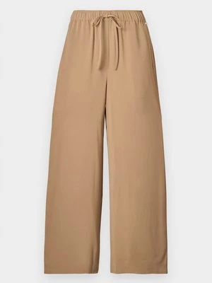 Spodnie materiałowe Calvin Klein wielbłądzi